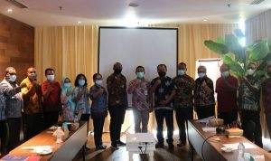 Foto Bersama Peserta Pelatihan Dengan Dr. Wignyo Adiyoso